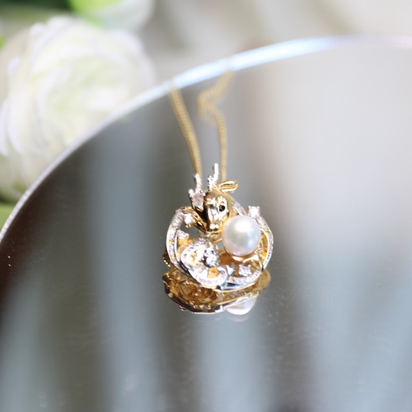 Reindeer Freshwater Pearl Brooch or Pendent Necklace - Picture 6 of 6